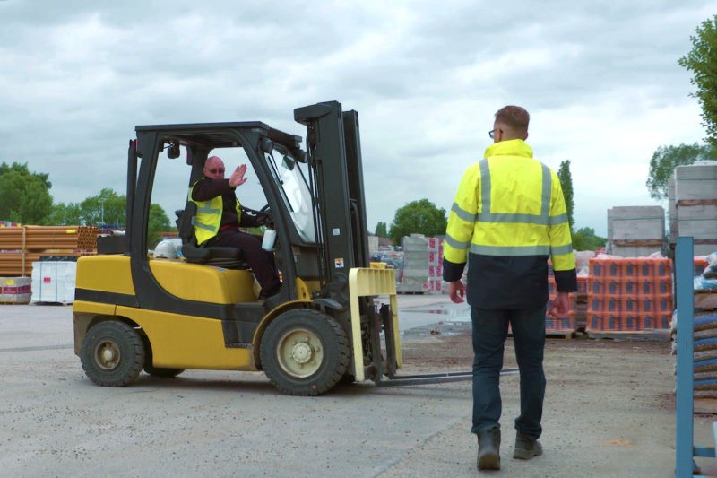 Forklifts and pedestrians - show your hand - mentor